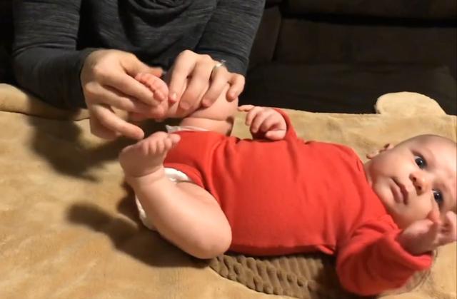 婴儿出生后每个月学什么,给刚出生的婴儿学点什么