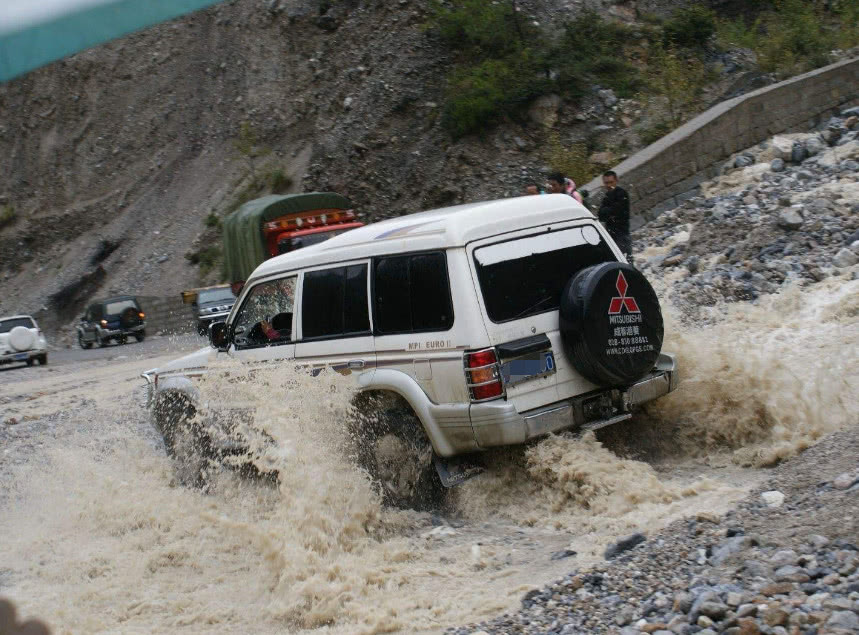 进藏陆巡4.0好还是4500好,陆巡哪款最适合去西藏
