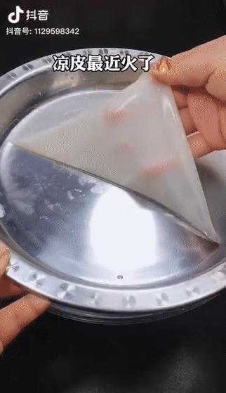 抗疫熬过来了只为遇见更好的明天,中国三年的抗疫英雄让我们铭记