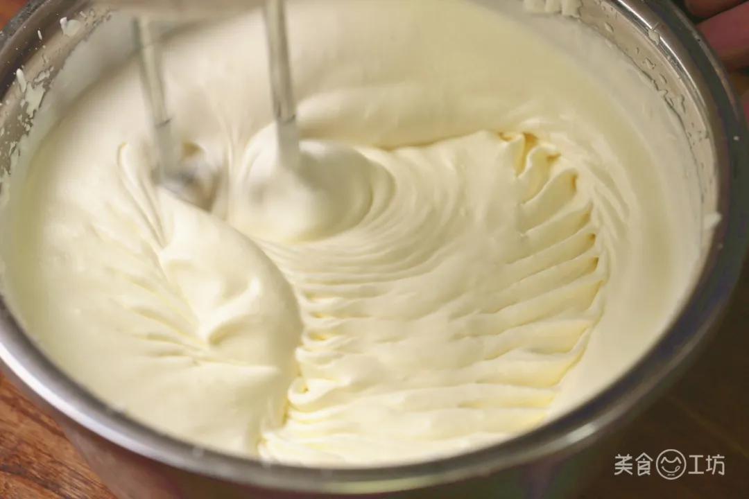 打发过头的奶油如何做黄油,打发的淡奶油做黄油