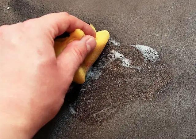 如何使用小苏打清洁,用小苏打怎么清洗车内的污渍