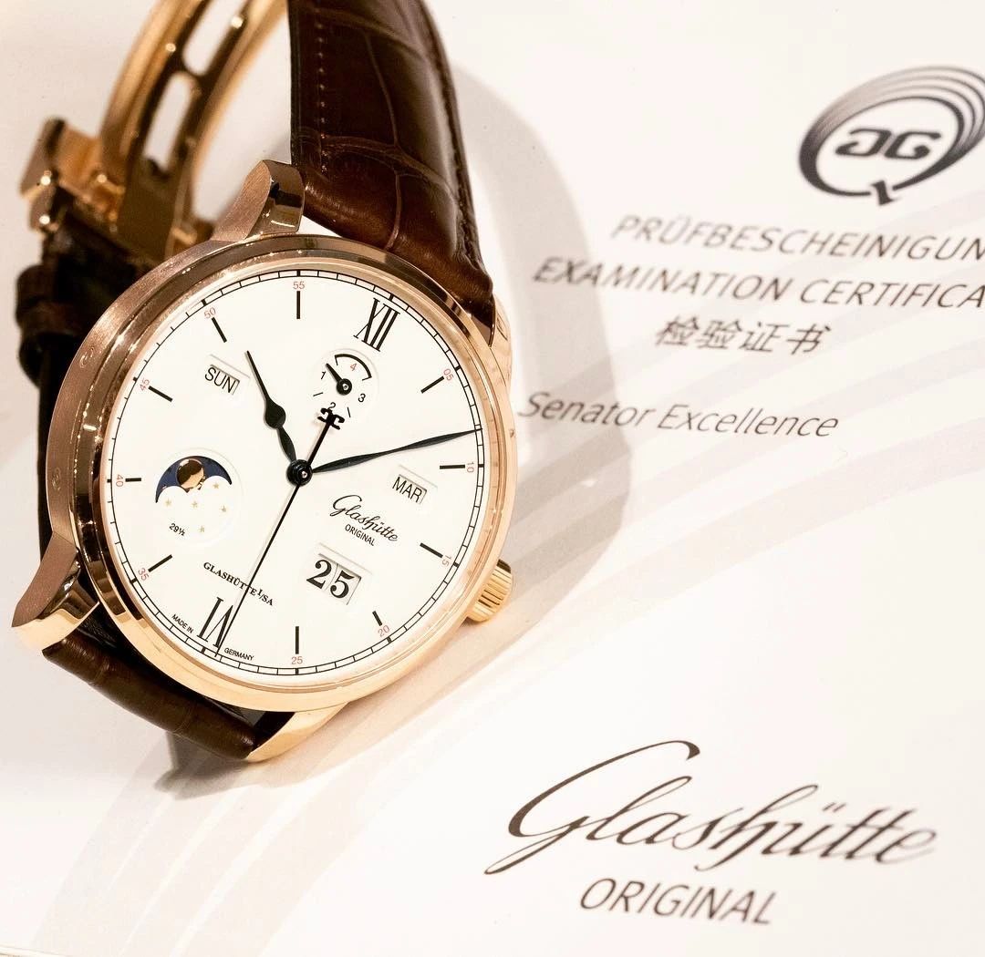 什么时候手表最值得购买,三款20到30万的万年历腕表推荐