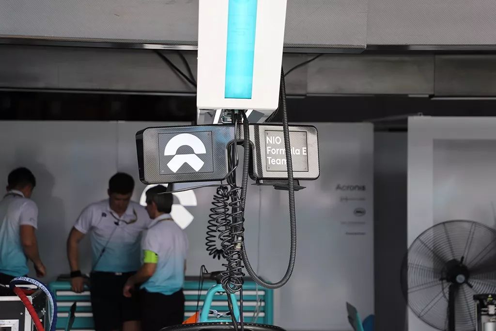 这车空间窄、没空调，只能躺着开，为啥一群男人都想开？