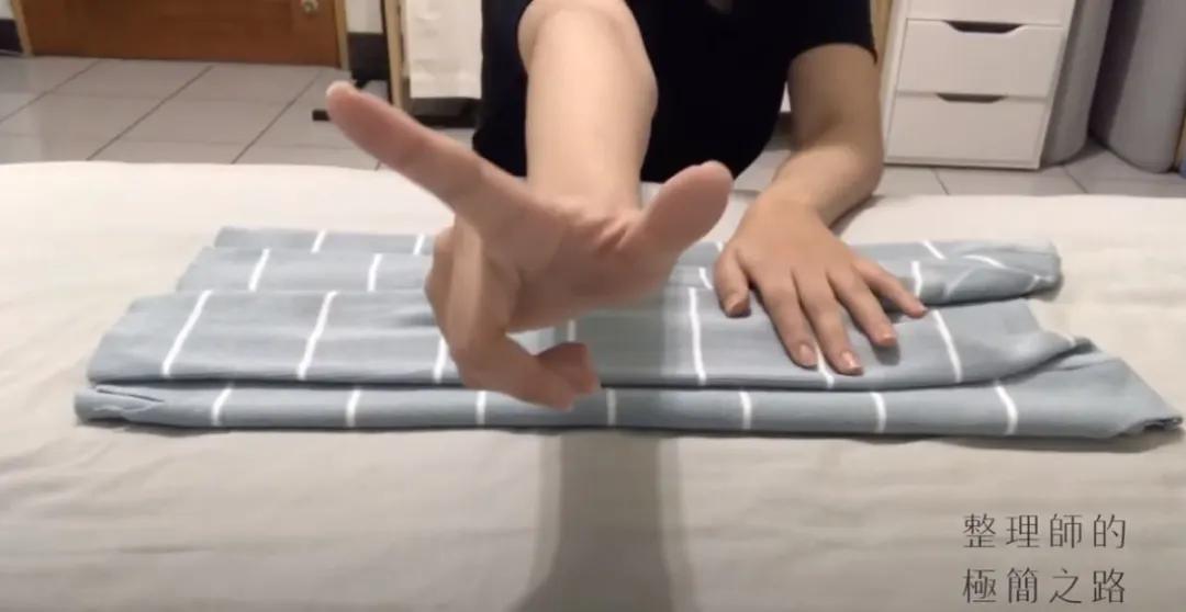 收纳师教你折衣服,折厚衣服的收纳方法