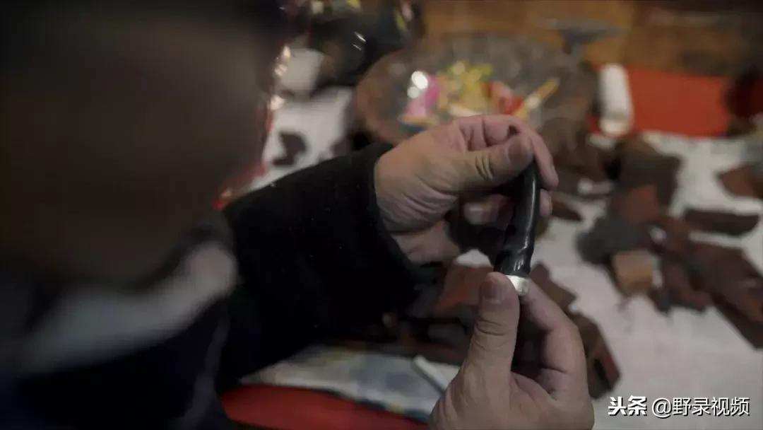 敖鲁古雅原始部落驯鹿喂草,敖鲁古雅驯鹿旅行