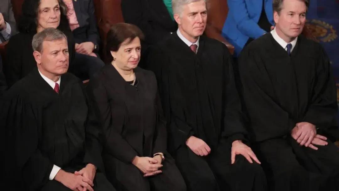 美国最高法院庭审现场,美最高法院草案