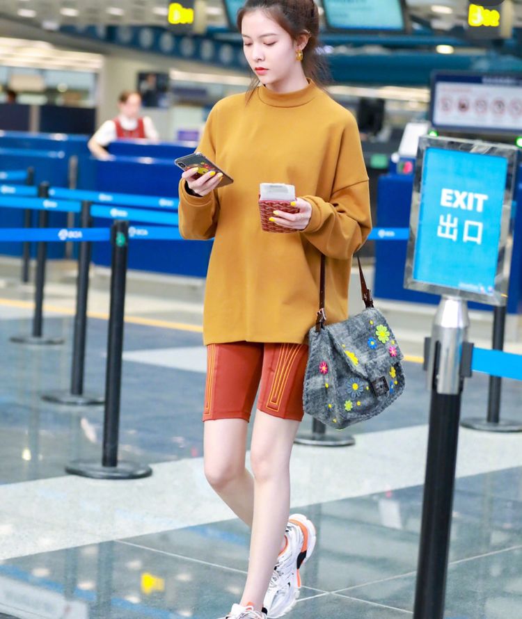 比欧阳娜娜好看的衣服,95后小花欧阳娜娜