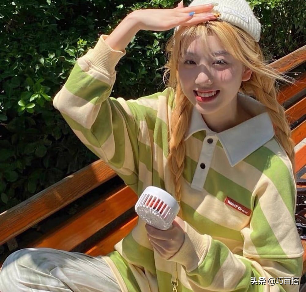 什么时候穿卫衣加外套好看,今年卫衣怎么穿更时髦