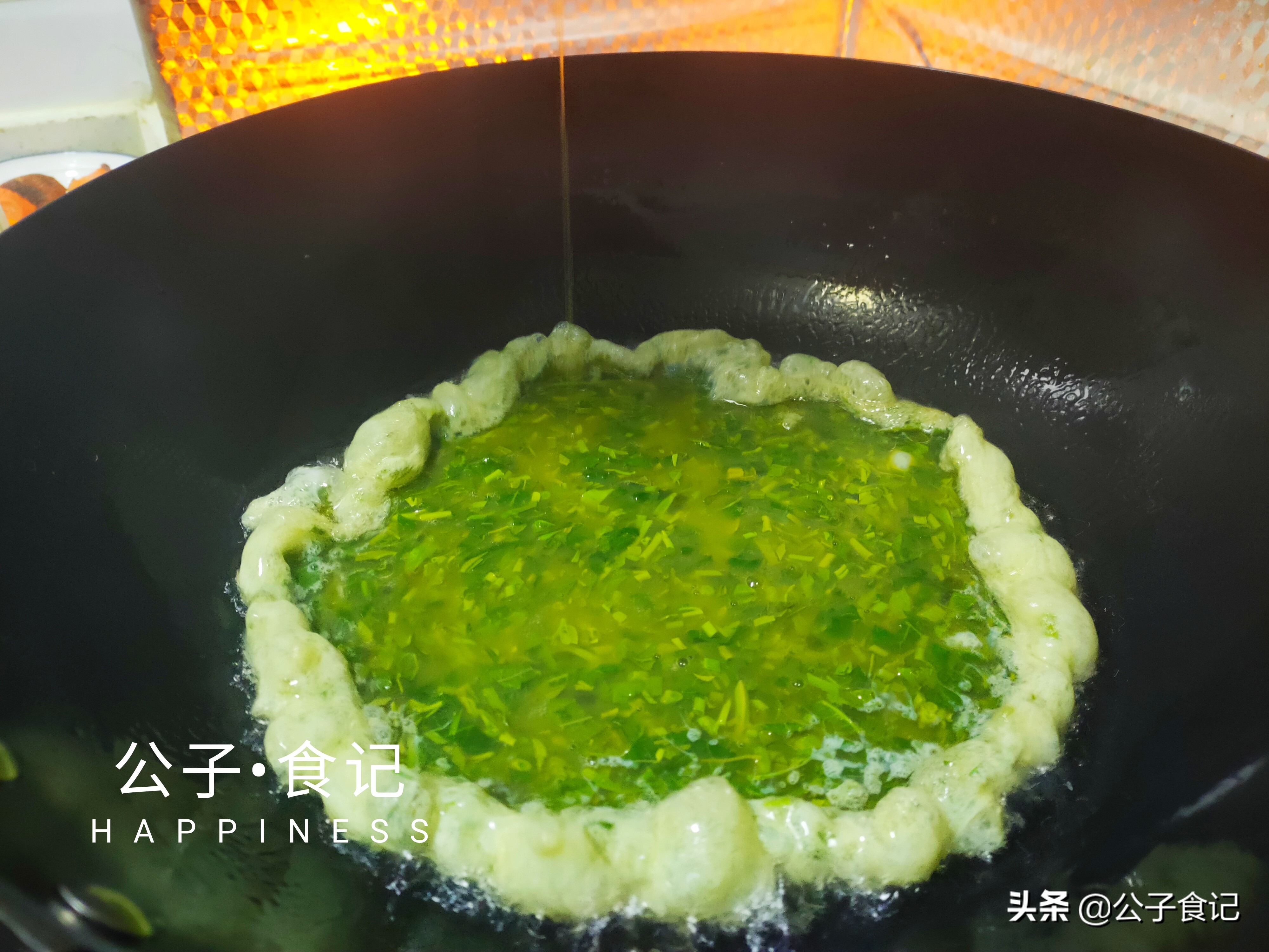 家常菜中常用香椿和鸡蛋同炒,香椿炒鸡蛋最正宗做法