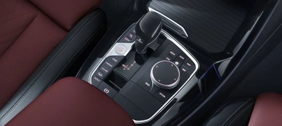 宝马x32021款xdrive28im运动套装30.88,宝马x3买现款还是等2024新款