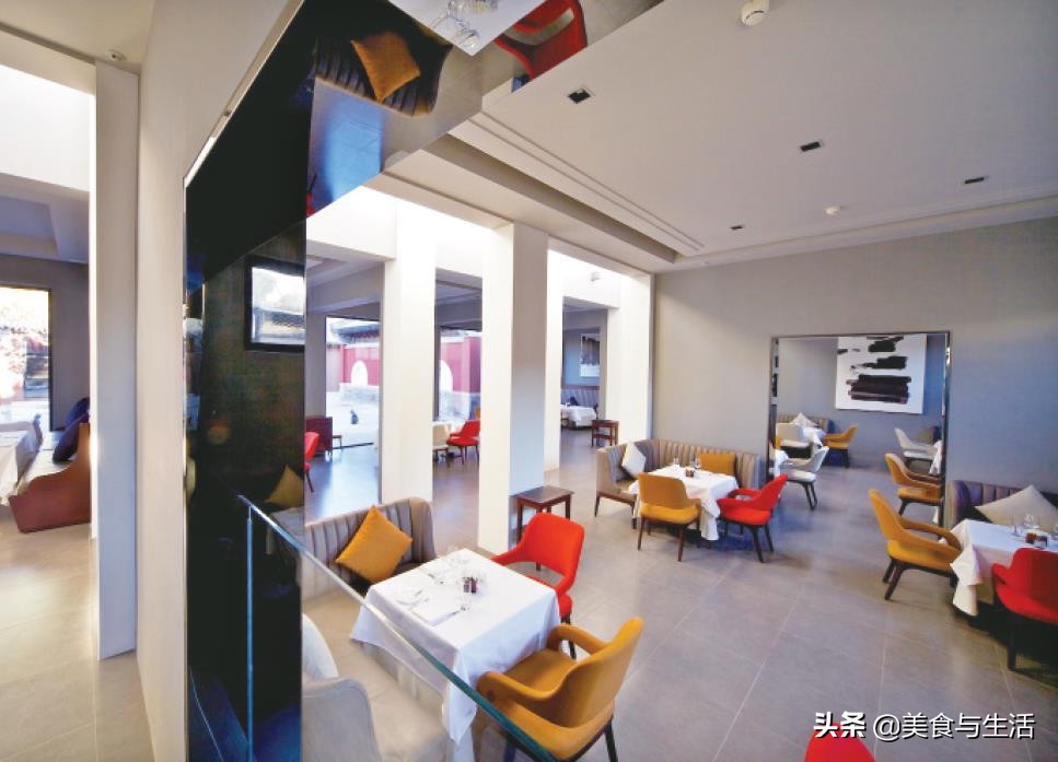 老北京的胡同里的清真餐厅,老北京风格的西餐厅