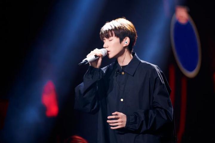 暗黑王源上线，全新演绎《血腥爱情故事》，舞蹈燃炸全场