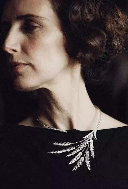 以食物为元素打造的珠宝，欧洲人爱了几百年，国人擅长用翡翠制作