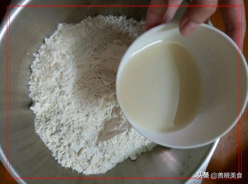 快速发面秘籍！成功发酵成蜂窝面团，蓬松宣软比买的还好吃