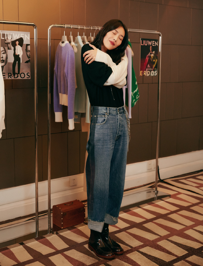 刘雯冬季羊羔毛皮衣街拍穿搭,羊绒秋冬穿搭