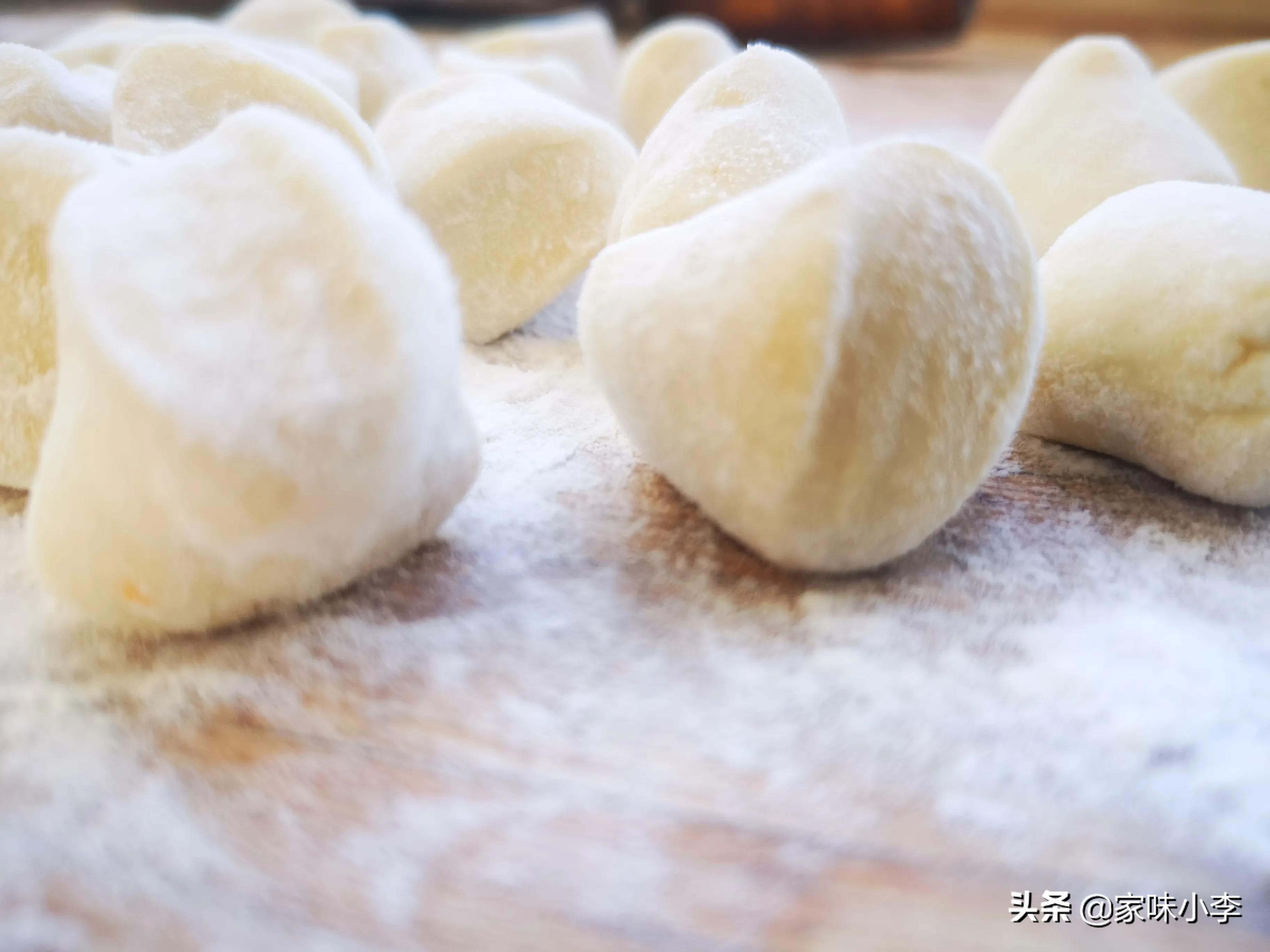 蒸饺用热水还是冷水和面,蒸饺和面用冷水还是热水