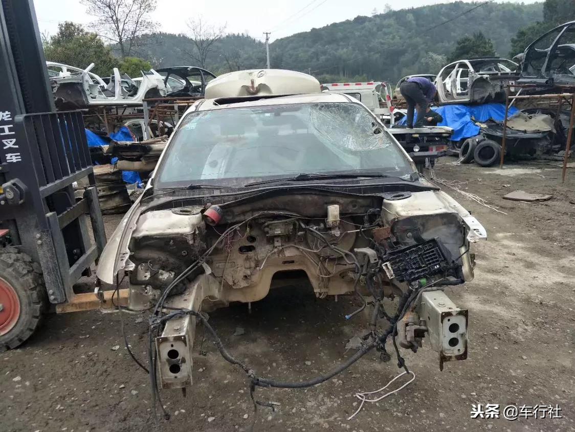 汽配人的一天（164）大泥鳅日系异类马自达6，3台事故拆车