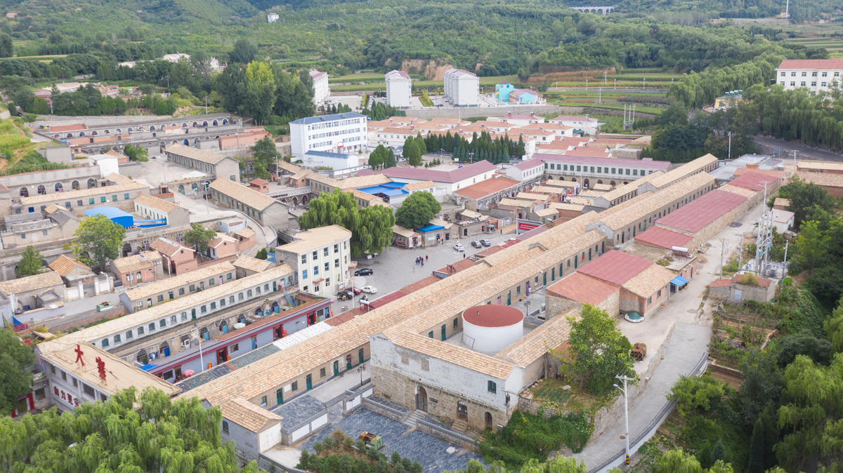 大寨村和华西村的区别,大寨村是中国十大名村吗