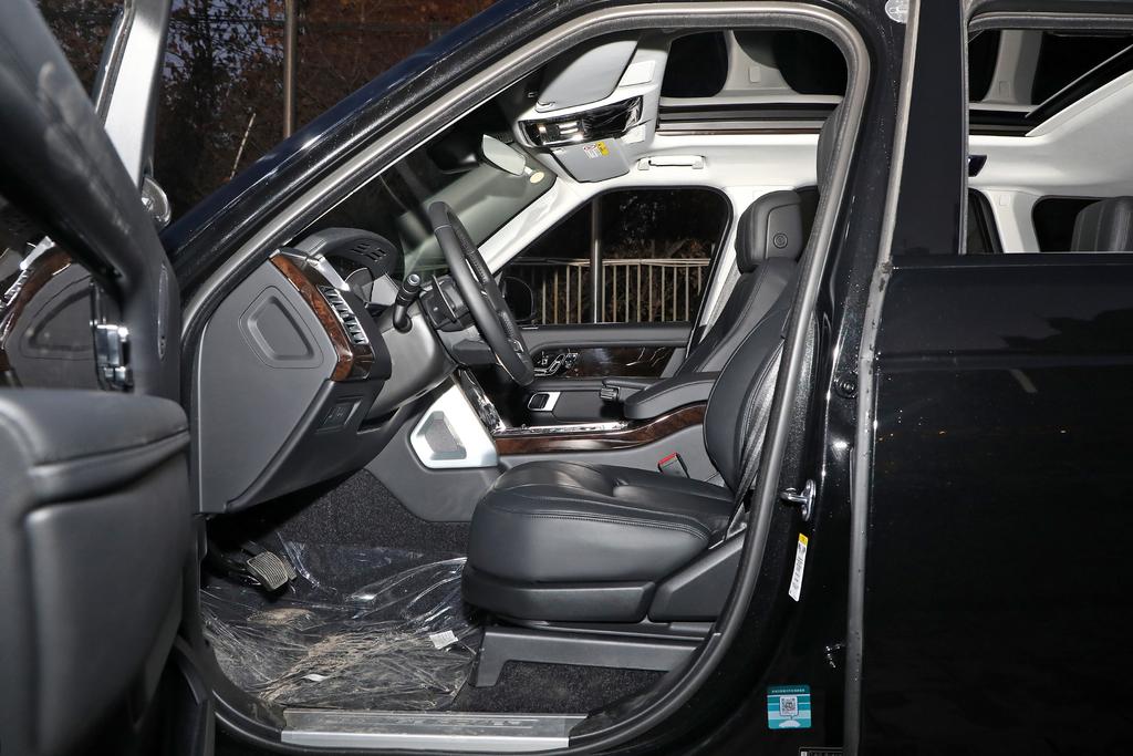 路虎揽胜对比兰博基尼suv评测,路虎揽胜创世加长版奢华suv