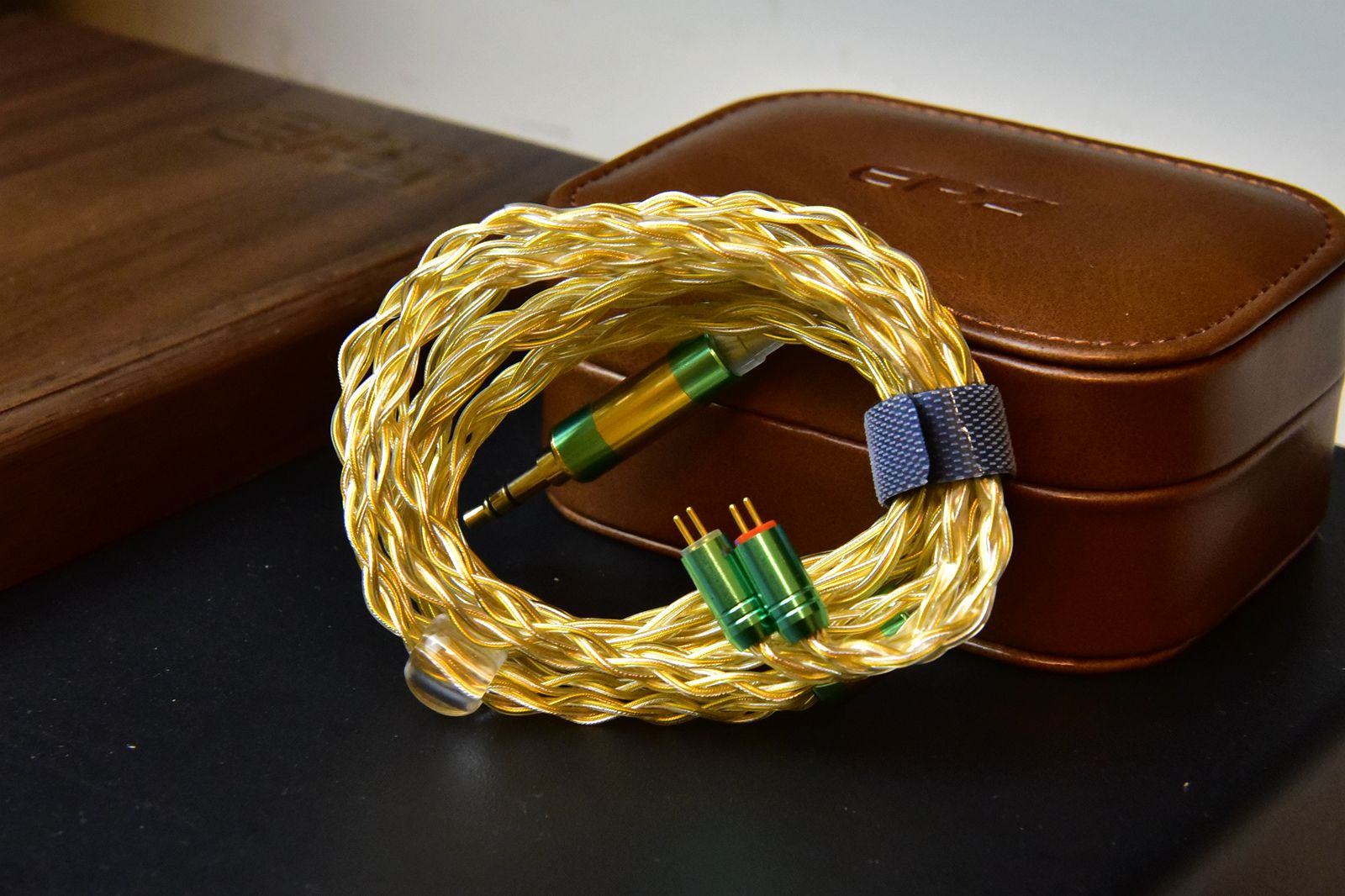 见识见识国产耳机诚意，5动铁声扬顶着堆料骂名平衡行业旗舰高价