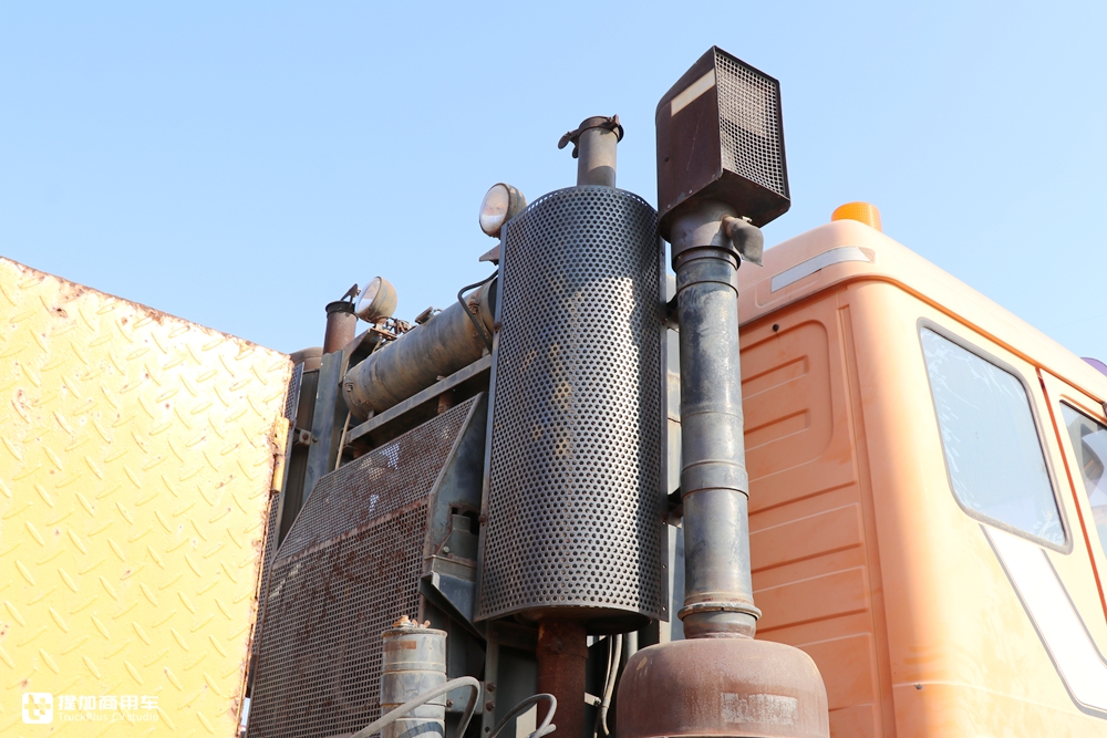 当年国家建设的主力军，排量达惊人的18升，实拍奔驰NG4850大件车