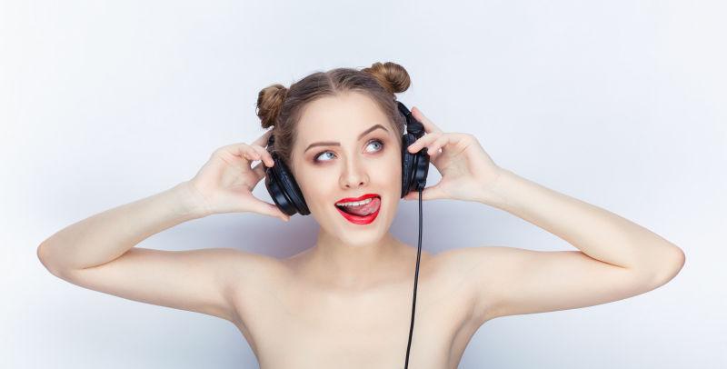 消除电脑耳机杂音声音扩大教程,电脑耳机麦克风噪音消除怎么设置