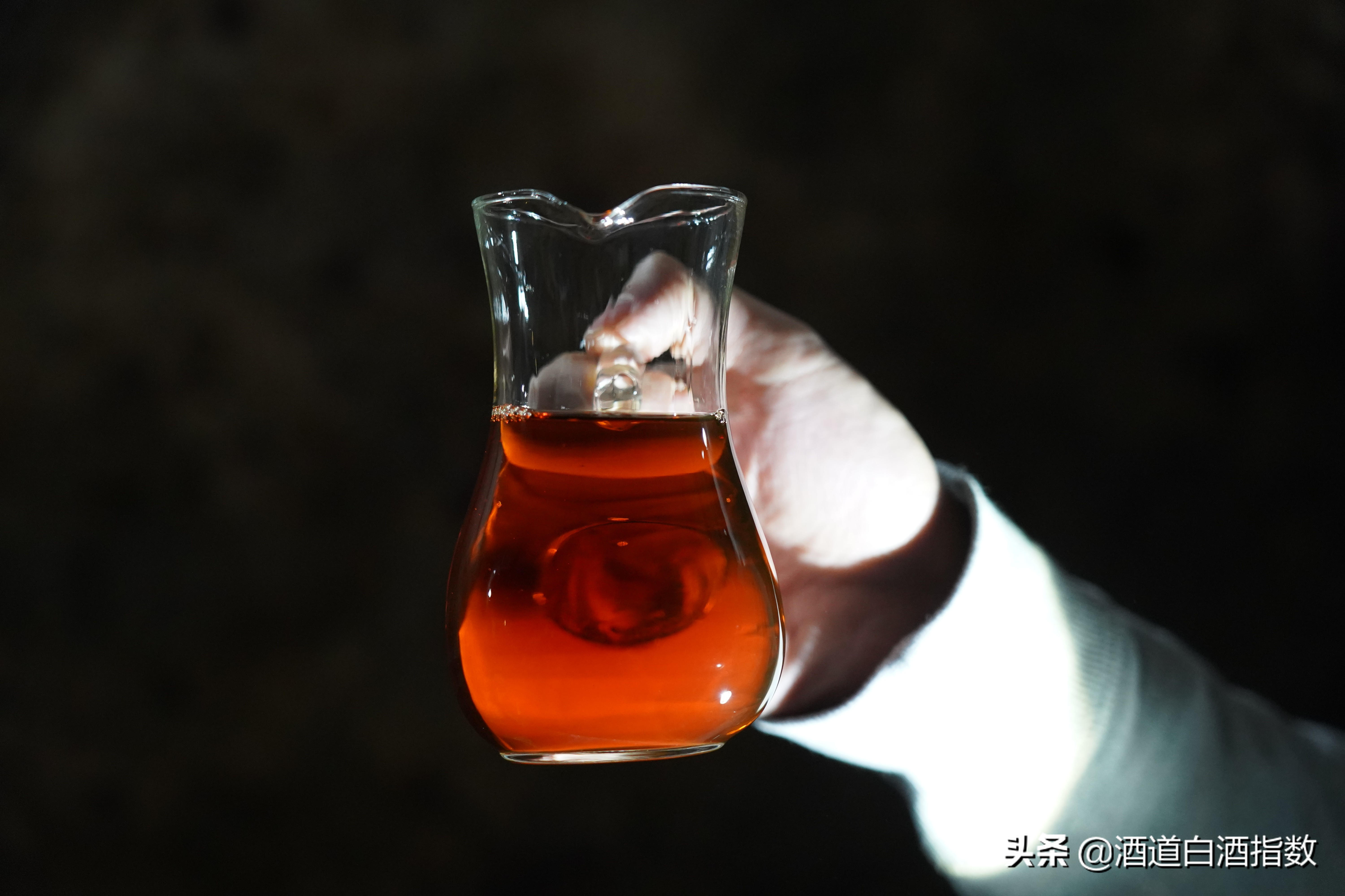 探索深藏闹市的百亿酒窖揭开清朝老酒神秘面纱——袁曦藏老酒会馆