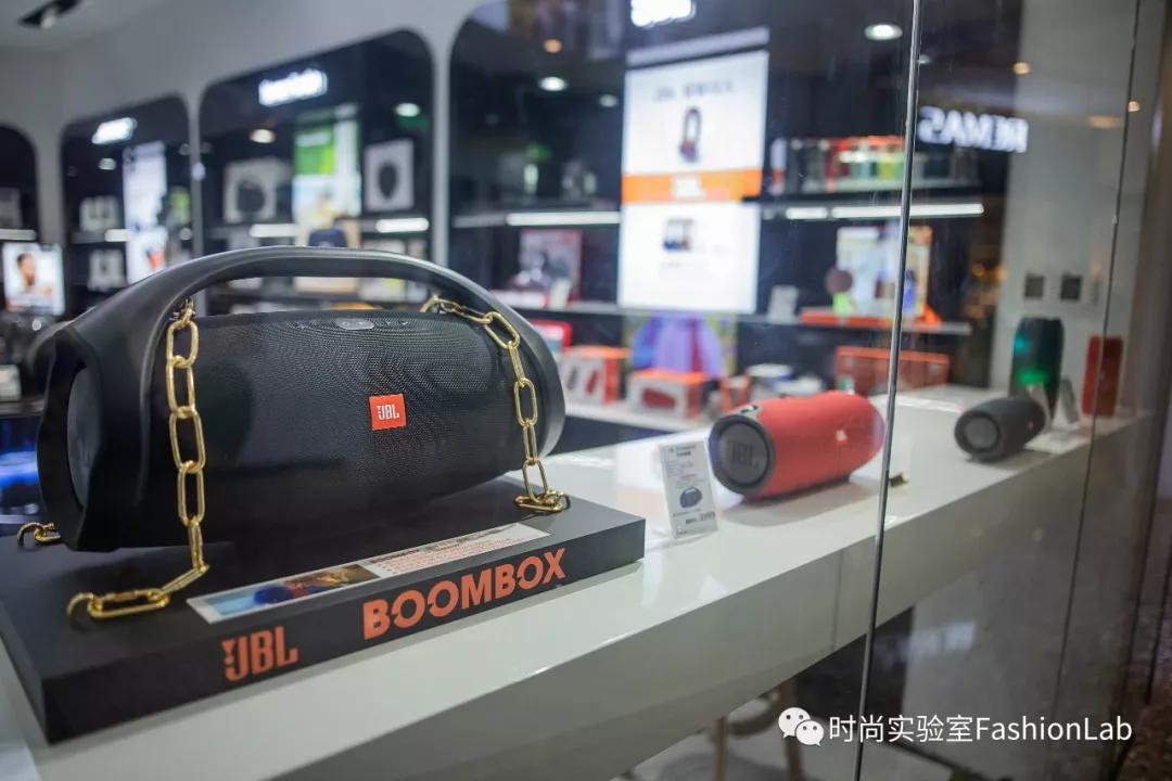 送对年终礼物是当代青年的社交核*器武**