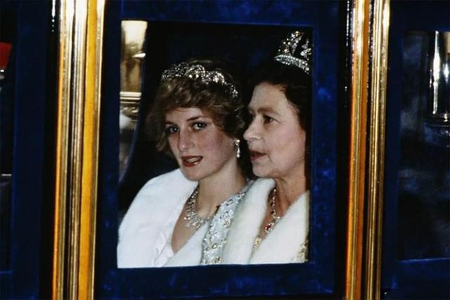 1983年戴安娜带小威廉出访澳洲，母子大出风头，查尔斯沦为背景板