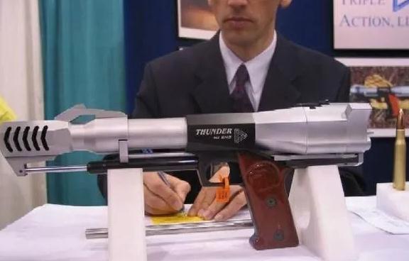 这把手枪造型奇特,一发击杀野猪,它威力巨大却没人敢用?