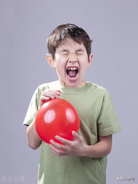 挤痘痘引发脑膜炎几率,挤痘痘会引发囊肿吗