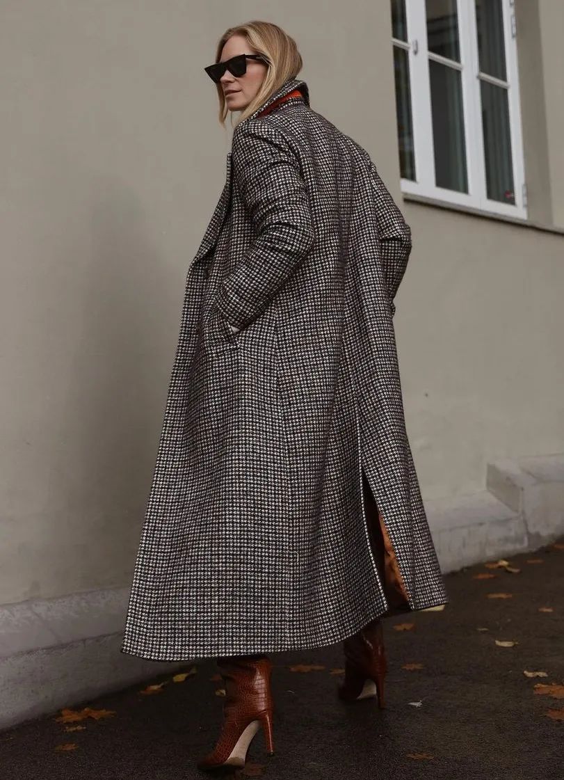 黑白格纹大衣怎么搭配好看,戴帽子黑白格纹大衣怎么搭配好看