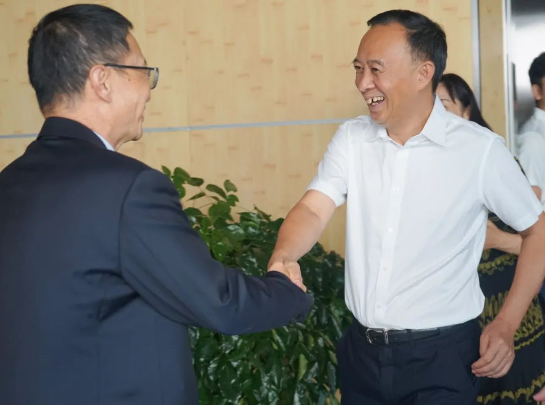 汪俊林送曹德旺郎酒,汪俊林曹德旺