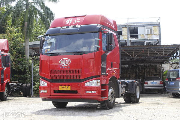 东风天龙4x2港口牵引车,目前最便宜4x2港口牵引车