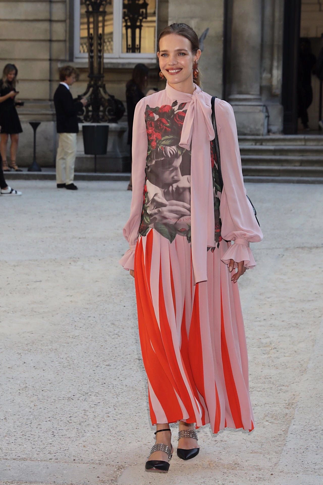 大蝴蝶结怎么搭配好看图片,细跟蝴蝶结穿衣搭配