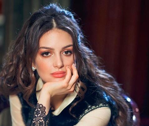 她是俄罗斯第一美女,嫁给马来国王45天遭驱逐,竟是她绿了国王