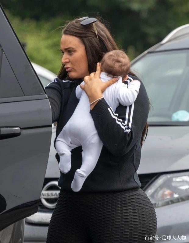 英超王牌球员喜当爹,英超球员当爹