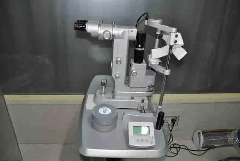 眼前有黑点飞蚊症,眼前有飞蚊症是怎么回事