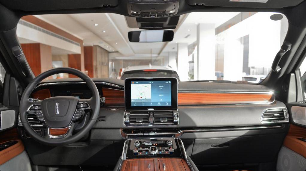 内饰豪华的林肯轿车,最新款林肯领航员内饰