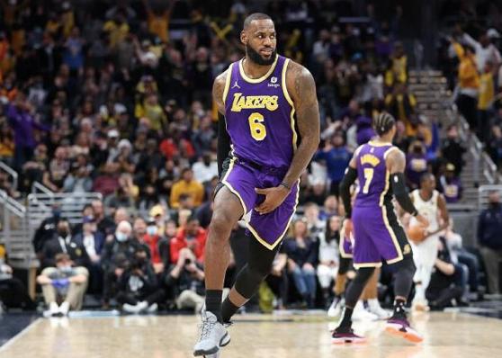 詹皇肘击斯图尔特会不会禁赛,詹皇被激怒后有多可怕