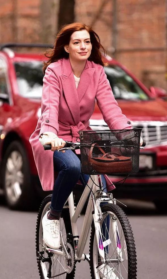 西尔莎罗南获金球奖,文娱有料