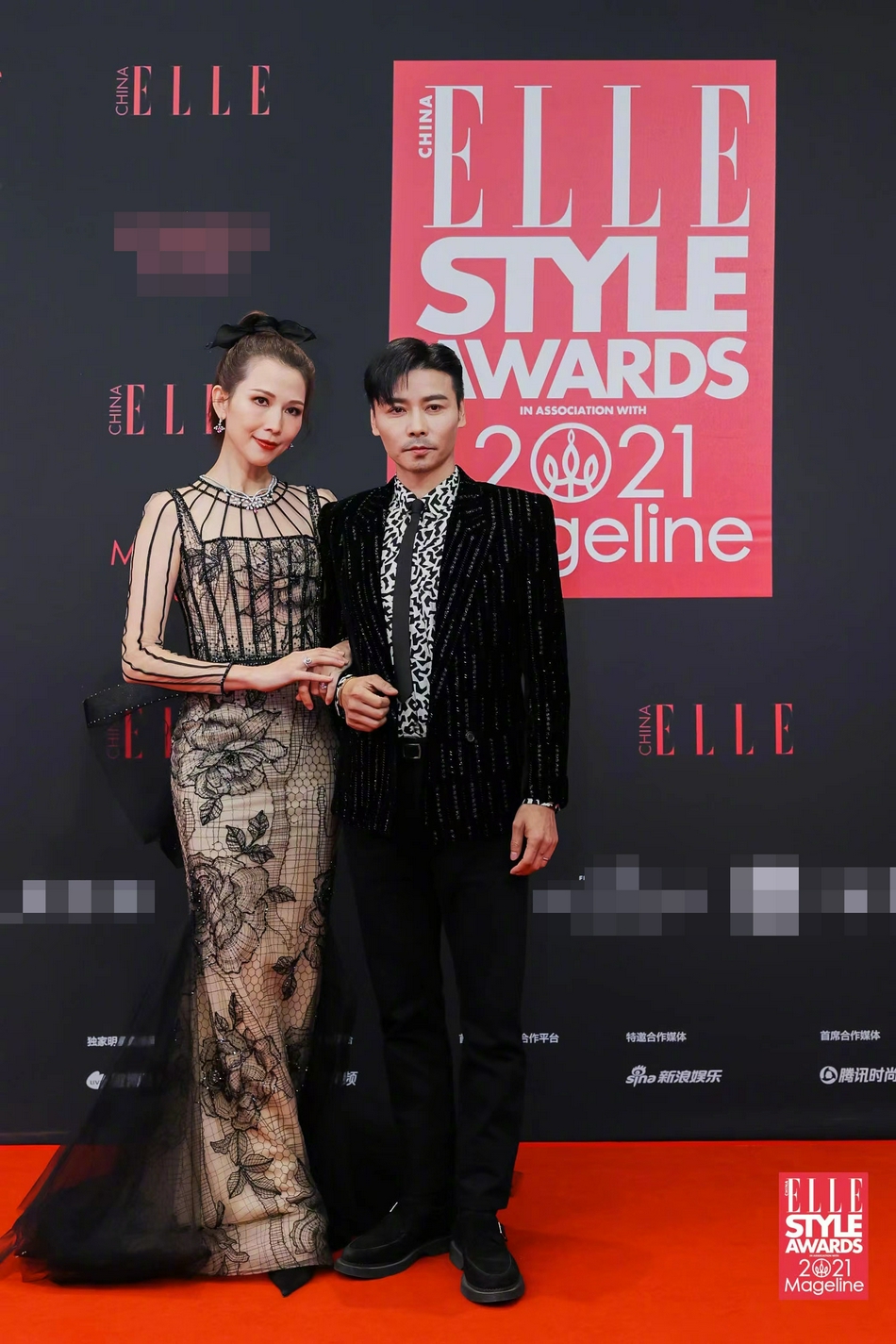 李现蔡徐坤颁奖照片合照,李现蔡徐坤红毯