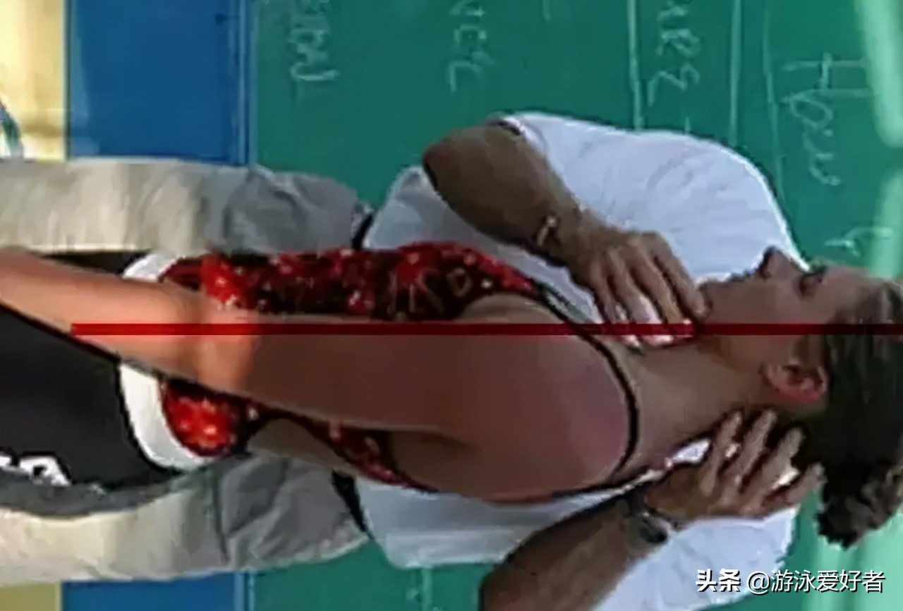 仰泳鼻子爱呛水,仰泳防呛水动作要领