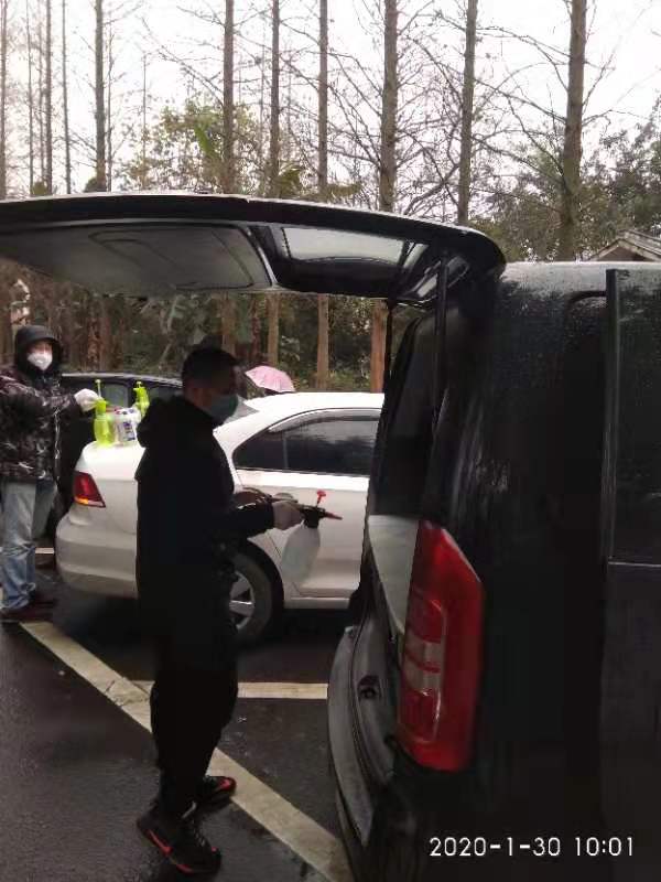 车轮上的防疫战：24小时，乐山滴滴师傅建立起车辆免费消毒站点