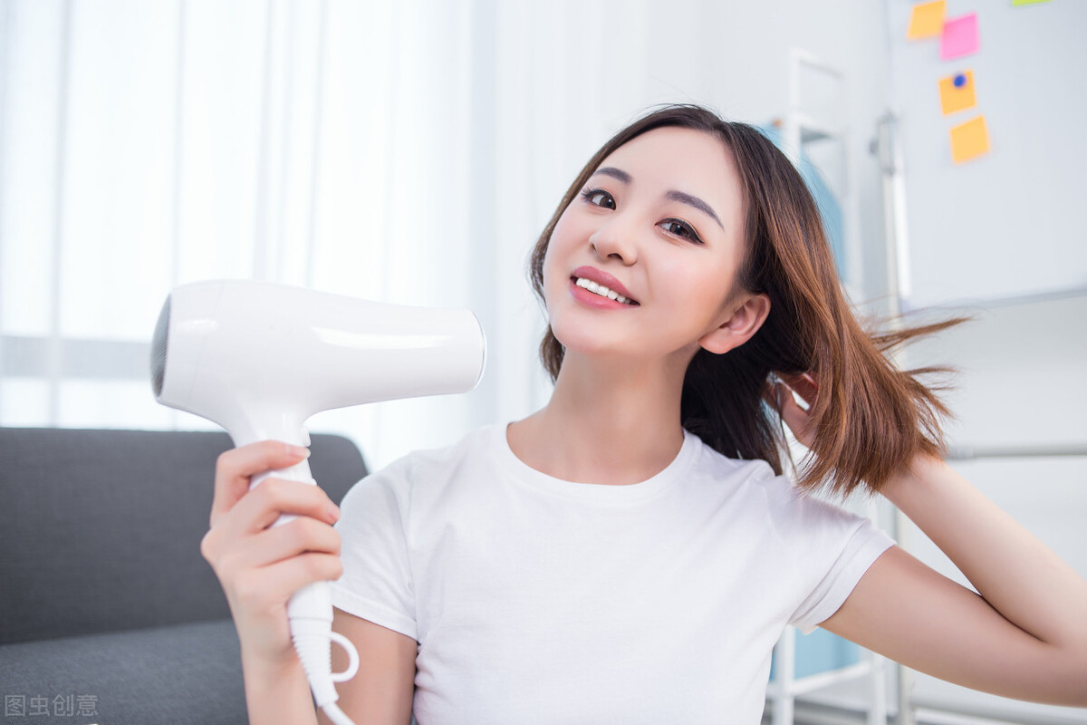 染完头发第一次洗头为什么不掉色,染完头发怎么洗头视频教程