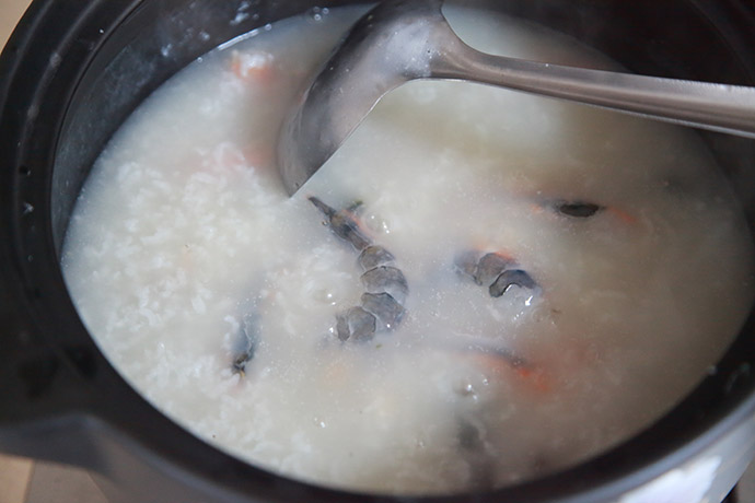 鲜虾粥怎么煮才能更好吃,鲜虾粥这样做才是鲜香的正确做法