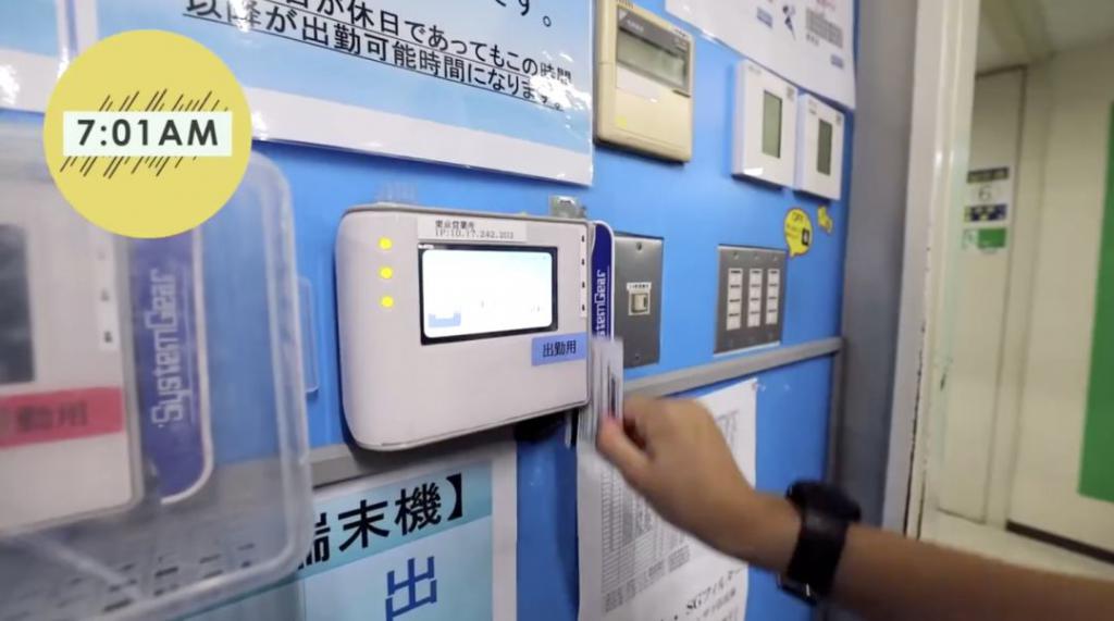 曝日本美女快递员工作细节，网友：太“变态”了