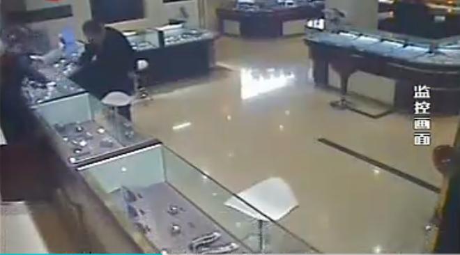 涓婃捣瑁搁捇璋冨寘浜嬩欢涓嬮泦,涓婃捣瑁搁捇璋冨寘浜嬩欢