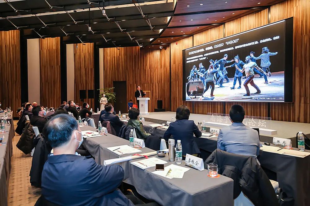 李忠：用钢笔记录粉笔