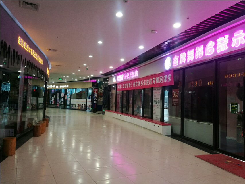 冷清清的商场现状,冷清依旧的商场